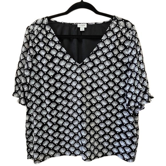 J. Crew Tops - J. Crew Black & White Fan/Seashell Print V Neck Short Puff Sleeve Blouse Size L‎